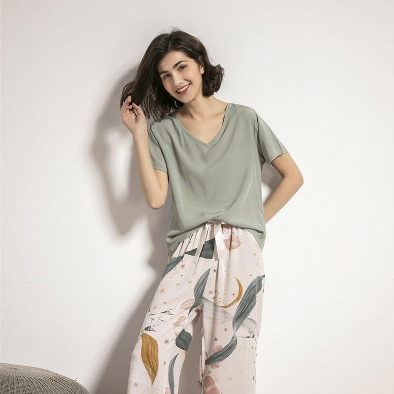 Floral Printed Women's Pajama Set.