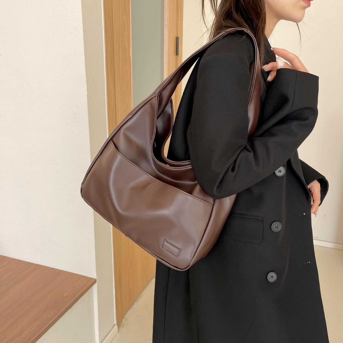 Retro Simple Bucket Bag soft PU leather tote bag large capacity fashion casual tote bags for women.