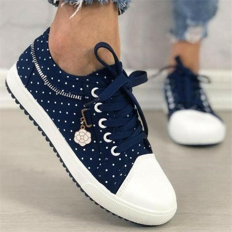 Large mesh student sports board shoes with hollowed out casual flat bottom lace up canvas shoes for women.