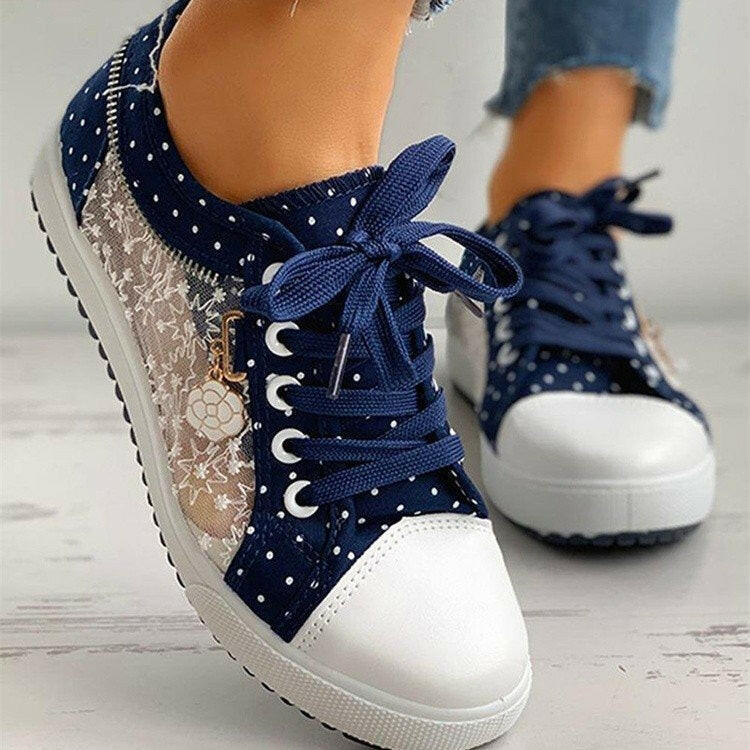 Large mesh student sports board shoes with hollowed out casual flat bottom lace up canvas shoes for women.