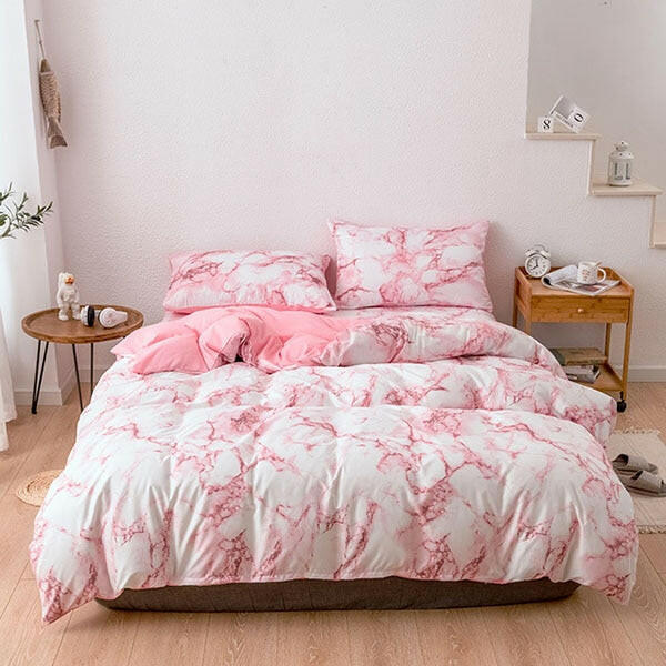 The Bedroom Bedding Is A Comfortable White Marble Pattern Printed Duvet Cover (2/3 Piece Set).