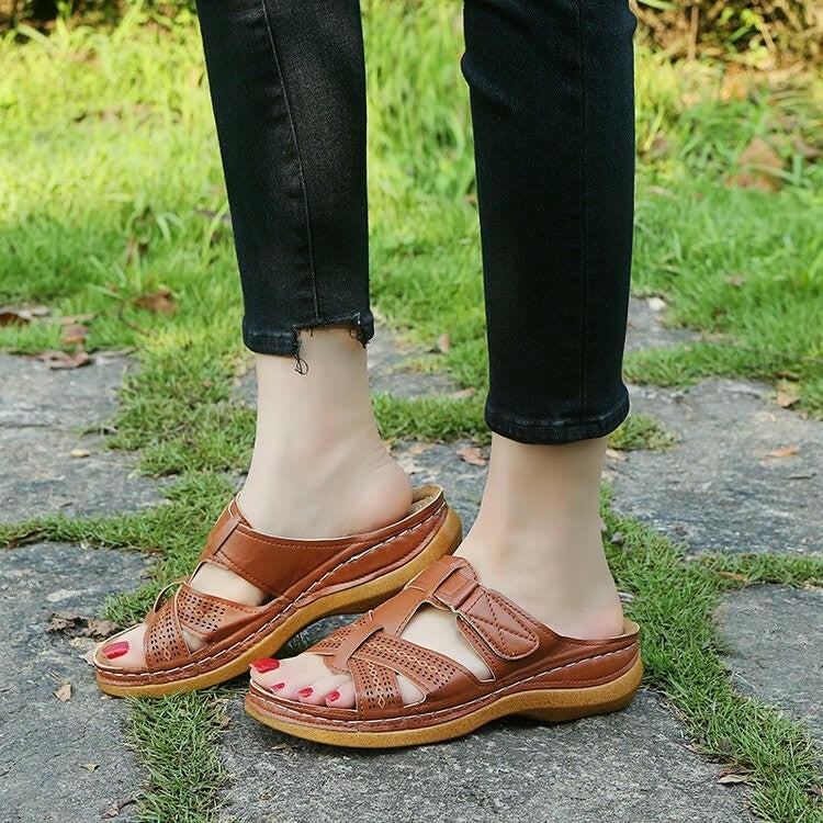 Sandals for women with thick soles and sloping heels, wearing beach sandals on the outside.