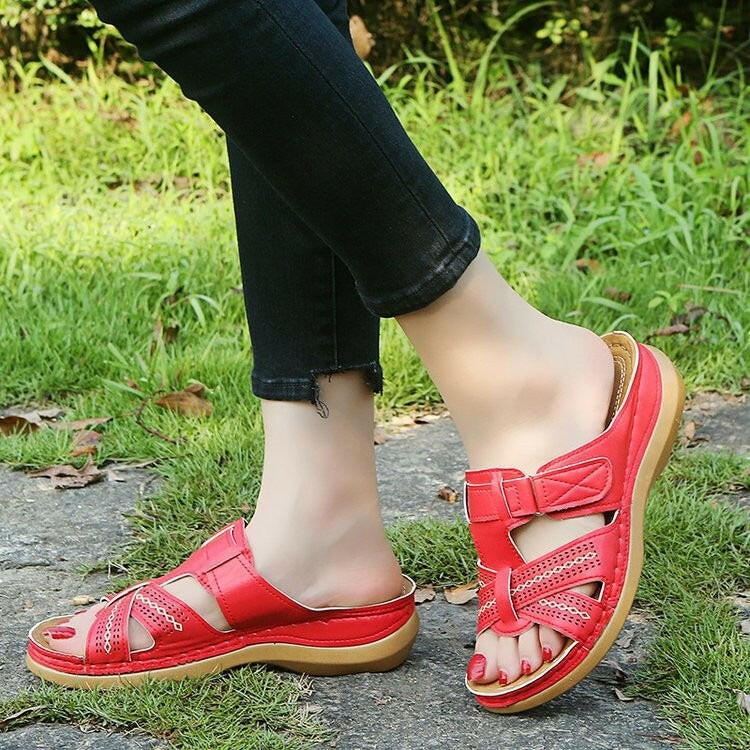 Sandals for women with thick soles and sloping heels, wearing beach sandals on the outside.