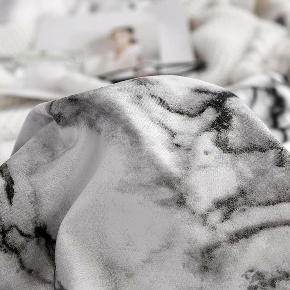 The Bedroom Bedding Is A Comfortable White Marble Pattern Printed Duvet Cover (2/3 Piece Set).